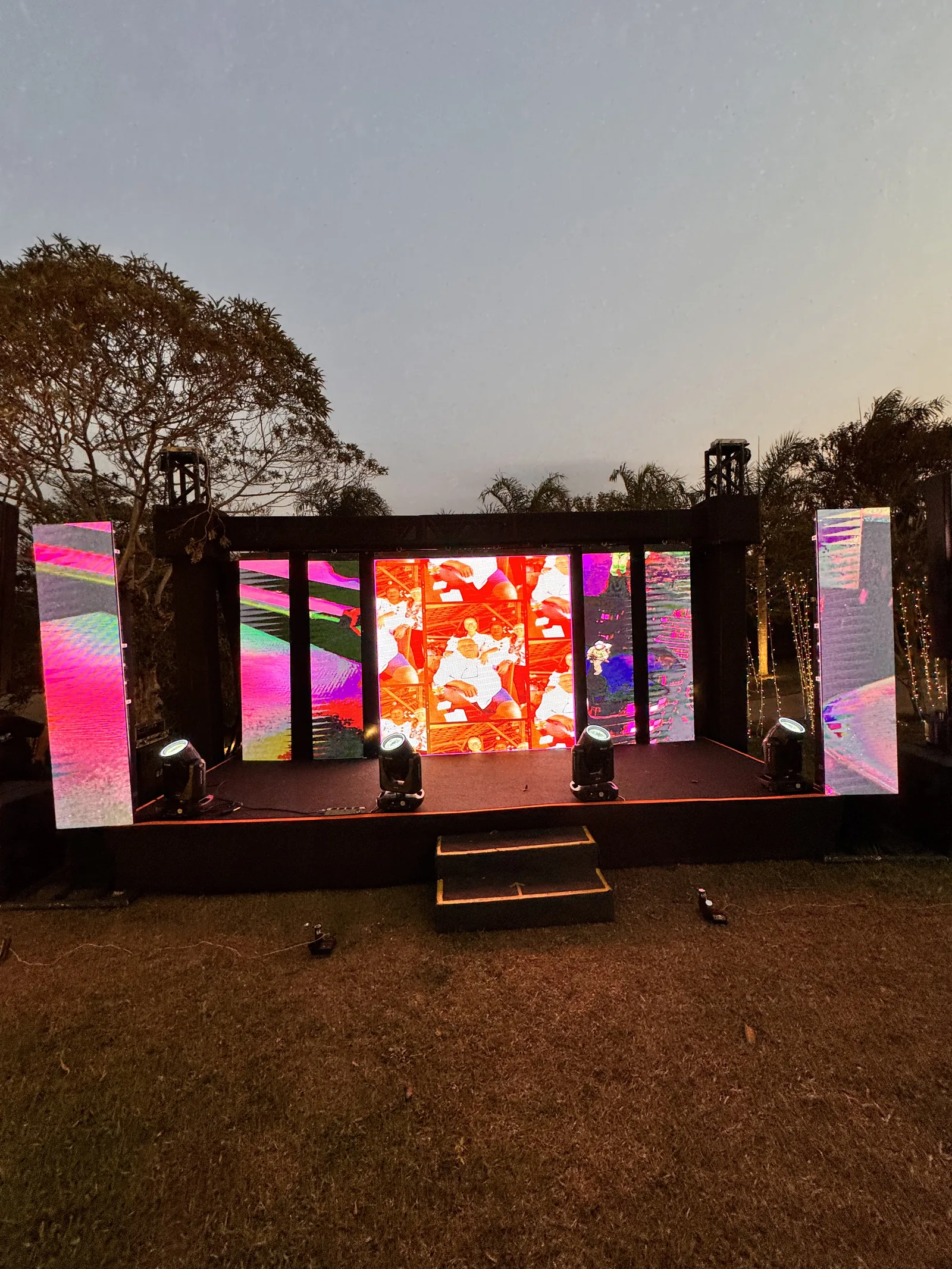 Evento corporativo com painéis de LED na Casa Pampulha